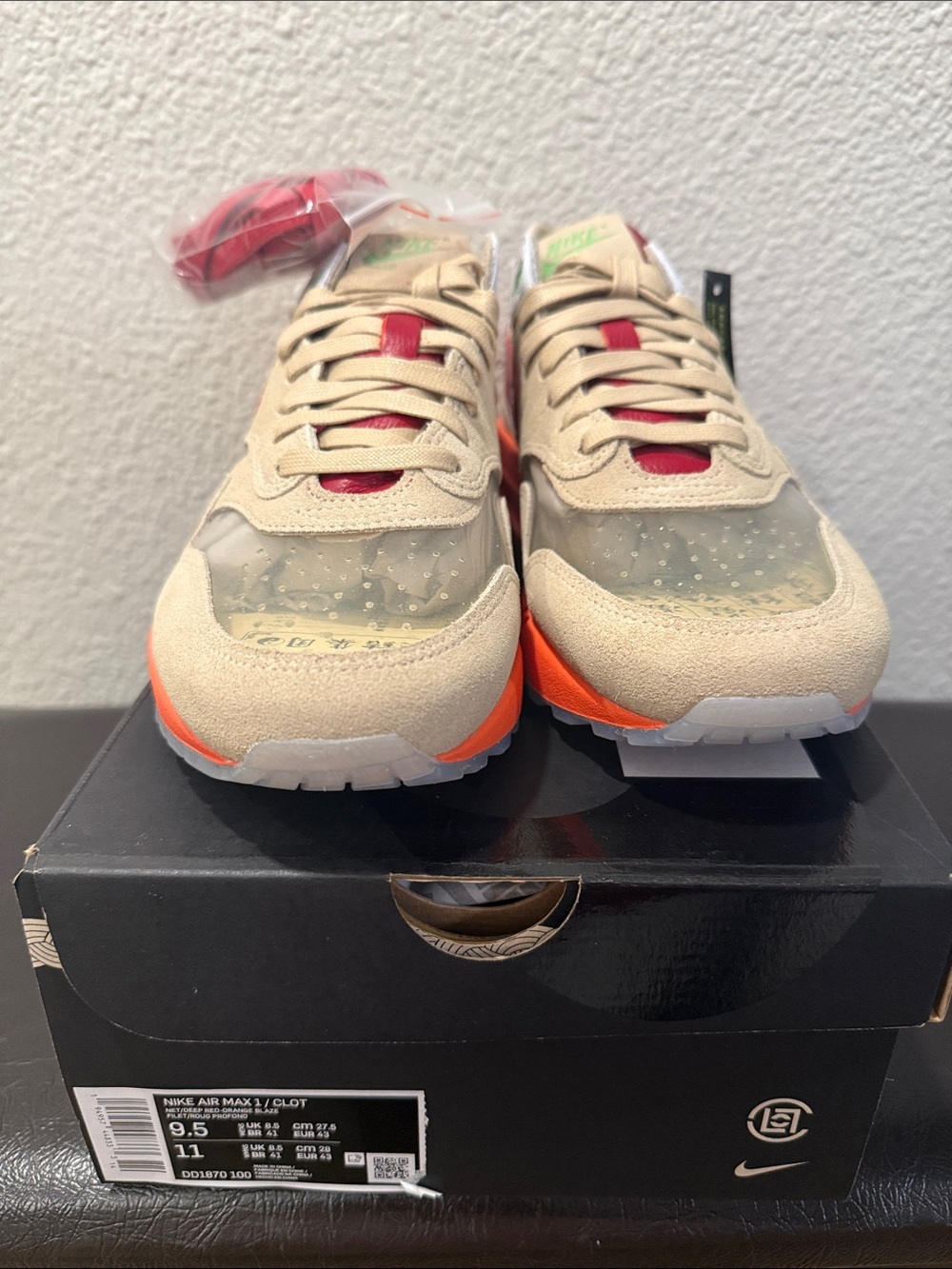 Brand New sz 9.5 Air Max 1 Clot
